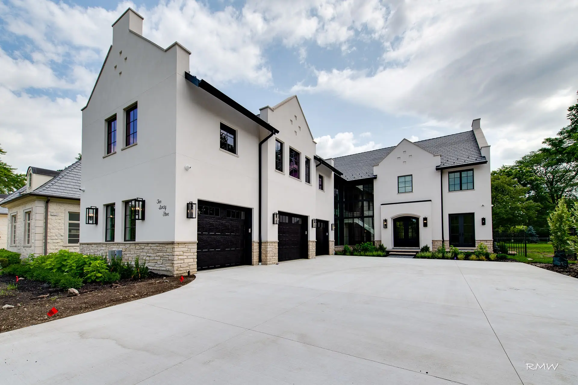 Traditional Elmhurst Home - Image 3