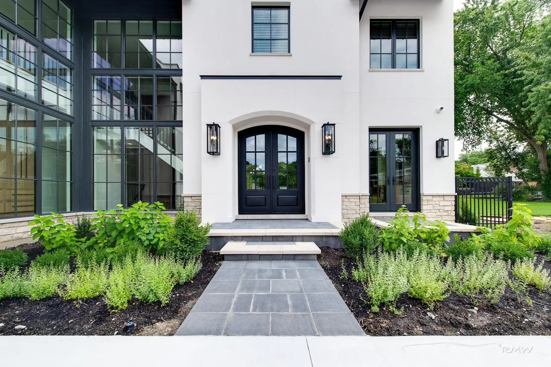 Traditional Elmhurst Home - Image 4