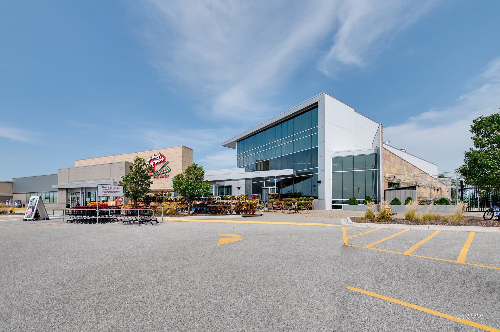 Lake Mill Plaza retail center in Addison, IL