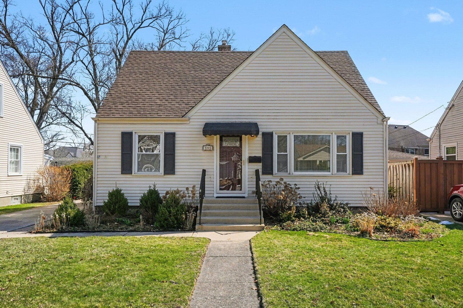 3 bd / 2 ba - Elmhurst, IL